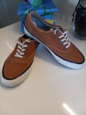 Seavees Sneakers- Women's- SZ 8